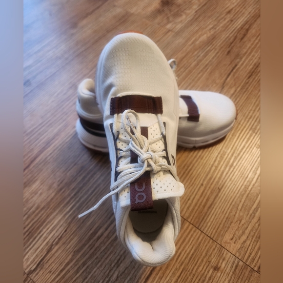 SIZE. 5. WOMEN'S. ON CLOUDNOVA 2 On Running  Cream and Brown Athletic Shoes - Picture 8 of 8